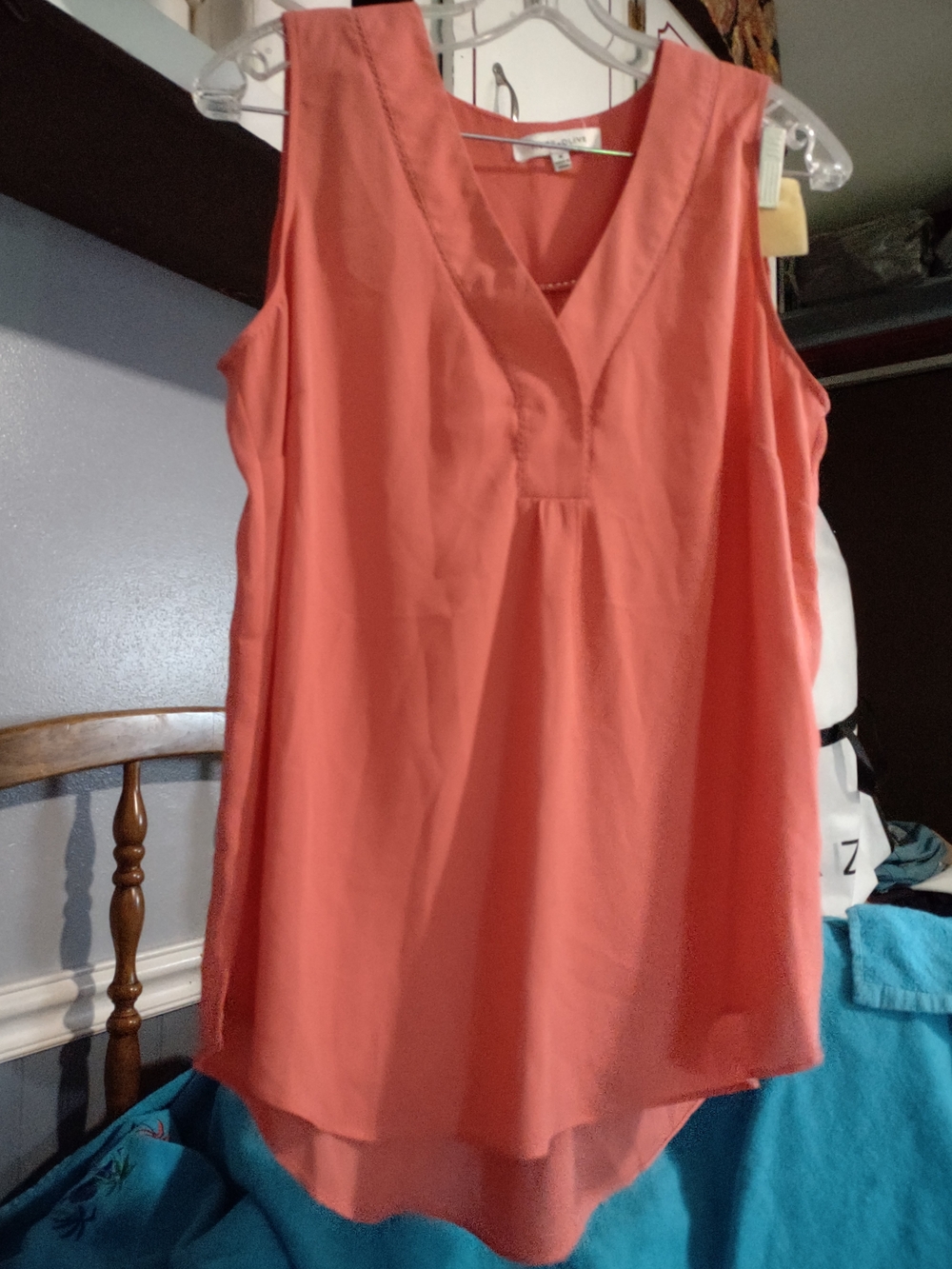 Rose & Olive Coral Sleeveless V-Neck Tank Top 1276sm
